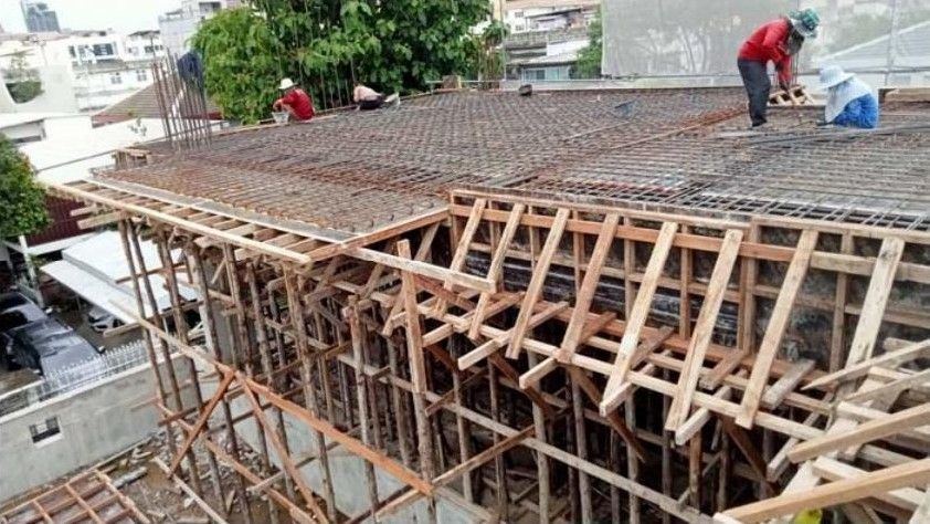 งานโครงสร้าง WECON — ระบบแบบและค้ำยันใต้พื้นก่อนวางเหล็ก